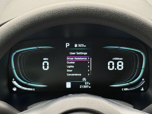 Used 2025 Kia Soul LX w/ LX Technology Package FWD image 40