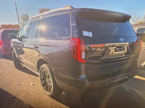 Used 2025 Ford Expedition Platinum w/ Stealth Appearance Package image 3