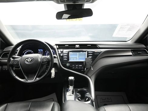 Used 2019 Toyota Camry SE FWD image 12