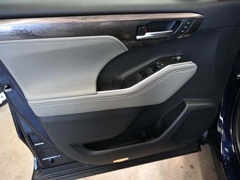 New 2026 Toyota Highlander Limited AWD/4WD image 30