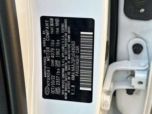 Used 2023 Hyundai Elantra Limited w/ Cargo Package FWD image 28