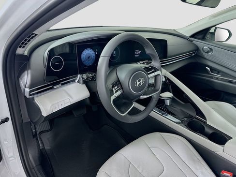 New 2025 Hyundai Elantra Limited image 9