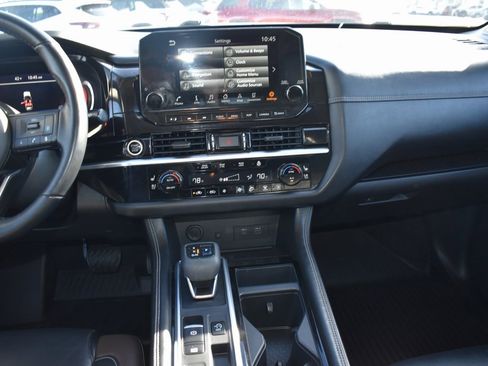 Used 2022 Nissan Pathfinder Platinum w/ Cargo Package image 16