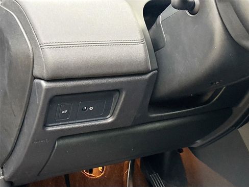 Used 2018 Land Rover Discovery Sport SE AWD/4WD image 10