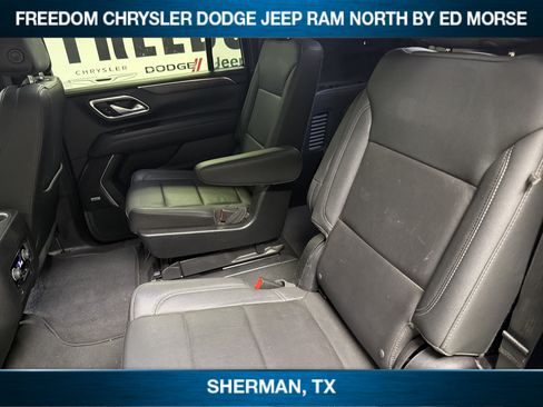 Used 2022 Chevrolet Suburban LT w/ Luxury Package AWD/4WD image 9