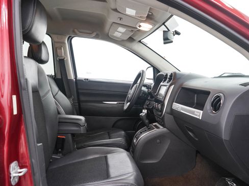 Used 2014 Jeep Compass Latitude FWD image 12