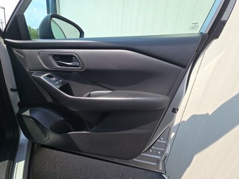 Used 2024 Nissan Rogue S AWD/4WD image 20
