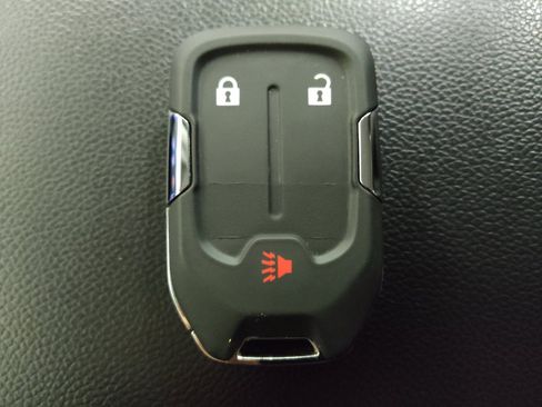 Used 2017 GMC Acadia SLE image 32