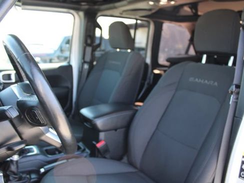 Used 2022 Jeep Wrangler Unlimited Sahara w/ Cold Weather Group AWD/4WD image 38