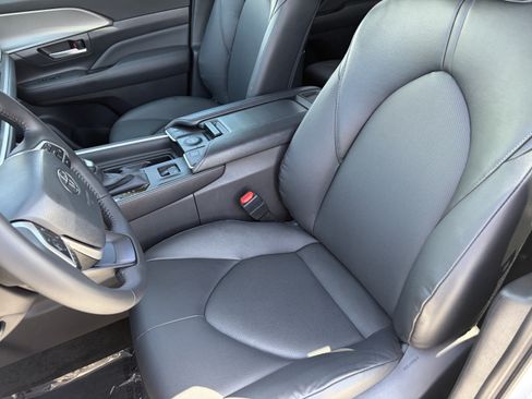Certified 2026 Toyota Grand Highlander AWD Hybrid image 27