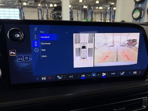 New 2026 Chevrolet Traverse LT w/ Midnight/Sport Edition image 23