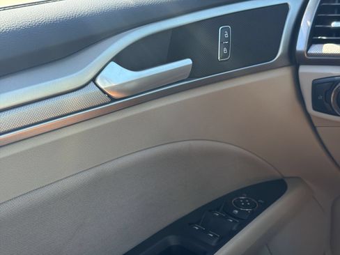 Certified 2020 Ford Fusion SE FWD image 26