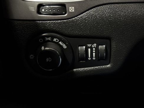 Used 2019 Jeep Cherokee Latitude Plus image 18