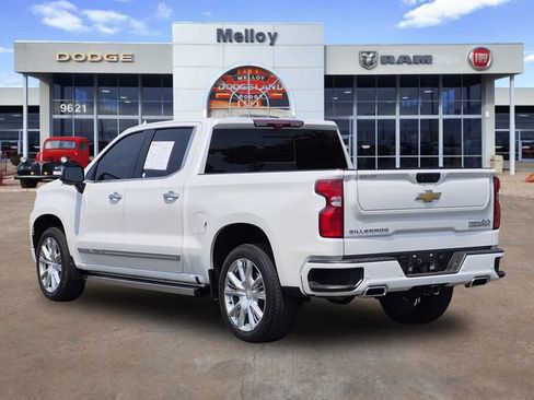 Used 2023 Chevrolet Silverado 1500 High Country w/ High Country Premium Package AWD/4WD image 3