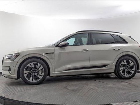 Used 2022 Audi e-tron Premium w/ Convenience Plus Package AWD/4WD image 3