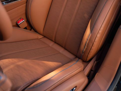 Used 2025 Bentley Flying Spur Plug-In Hybrid AWD/4WD image 23
