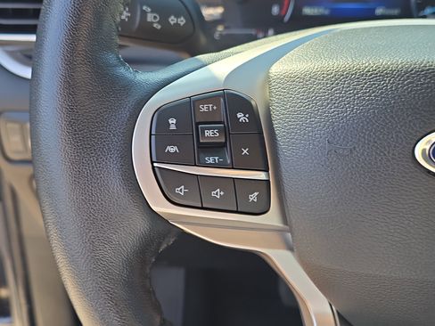 Used 2022 Ford Explorer XLT w/ Equipment Group 202A image 32