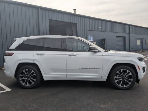 Used 2022 Jeep Grand Cherokee Overland w/ Advanced Protech Group III image 5