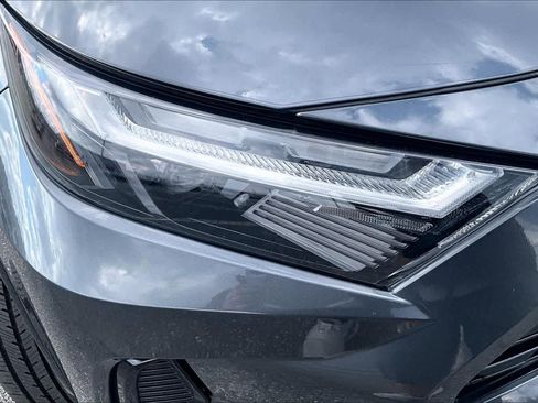 Used 2022 Toyota RAV4 SE image 25