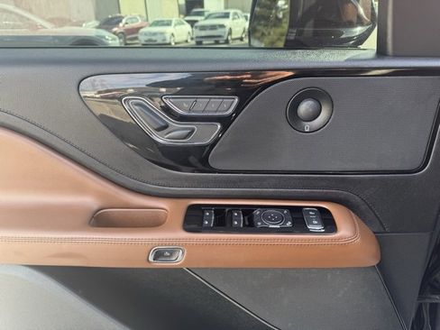 Used 2022 Lincoln Aviator Reserve w/ Elements Package Plus image 13