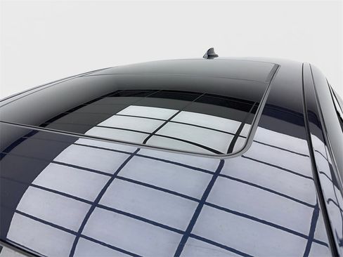 Used 2022 BMW X6 xDrive40i w/ M Sport Package image 13