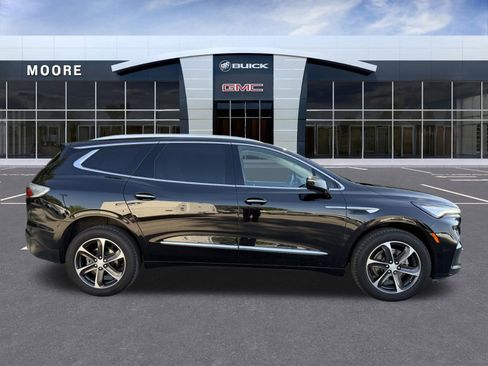Used 2022 Buick Enclave Essence w/ Experience Buick Package FWD image 2