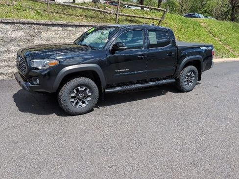 Used 2022 Toyota Tacoma TRD Off-Road AWD/4WD image 5