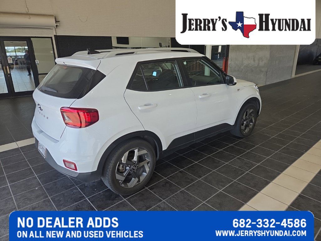 Used 2022 Hyundai Venue SEL FWD image 5