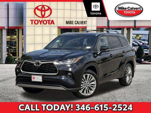 Certified 2025 Toyota Highlander Platinum AWD/4WD image 1