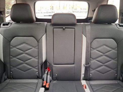 Certified 2025 Volkswagen Atlas Peak Edition SE AWD/4WD image 19
