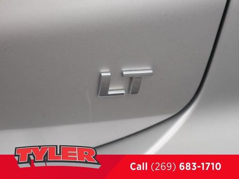 Used 2021 Chevrolet Equinox LT FWD image 14