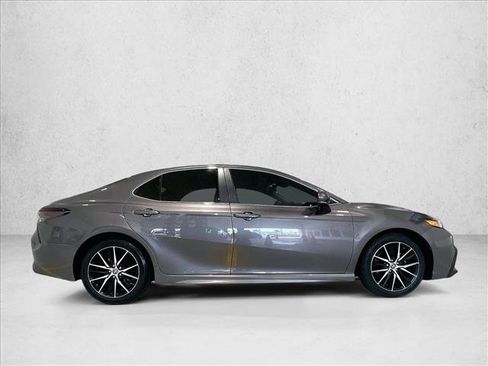 Used 2024 Toyota Camry SE w/ Convenience Package FWD image 5
