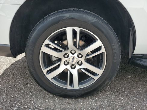 Used 2024 Ford Expedition Limited RWD image 5