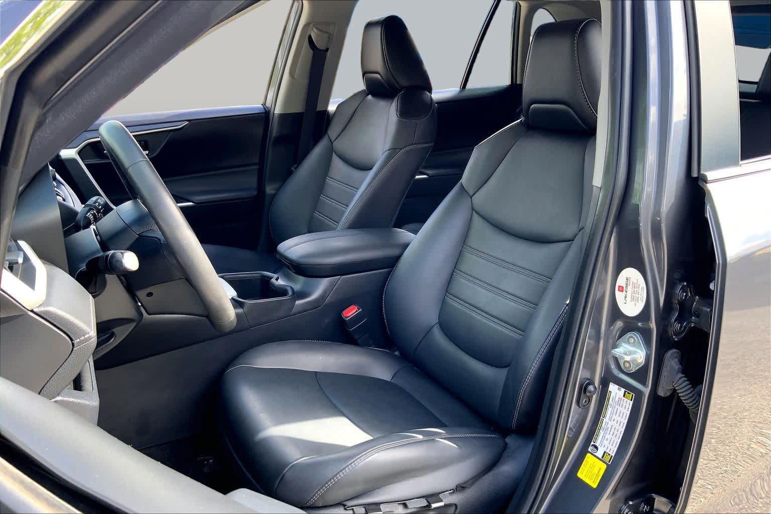 Used 2023 Toyota RAV4 XLE Premium FWD image 7