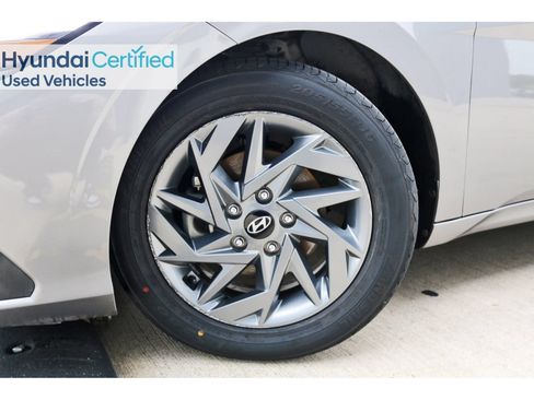 Certified 2024 Hyundai Elantra SEL FWD image 31
