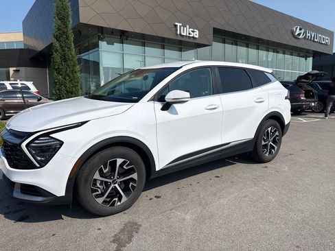 Used 2025 Kia Sportage EX FWD image 2