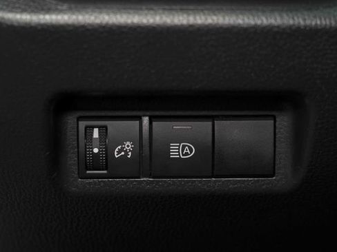 Used 2021 Toyota RAV4 XLE Premium AWD/4WD image 21