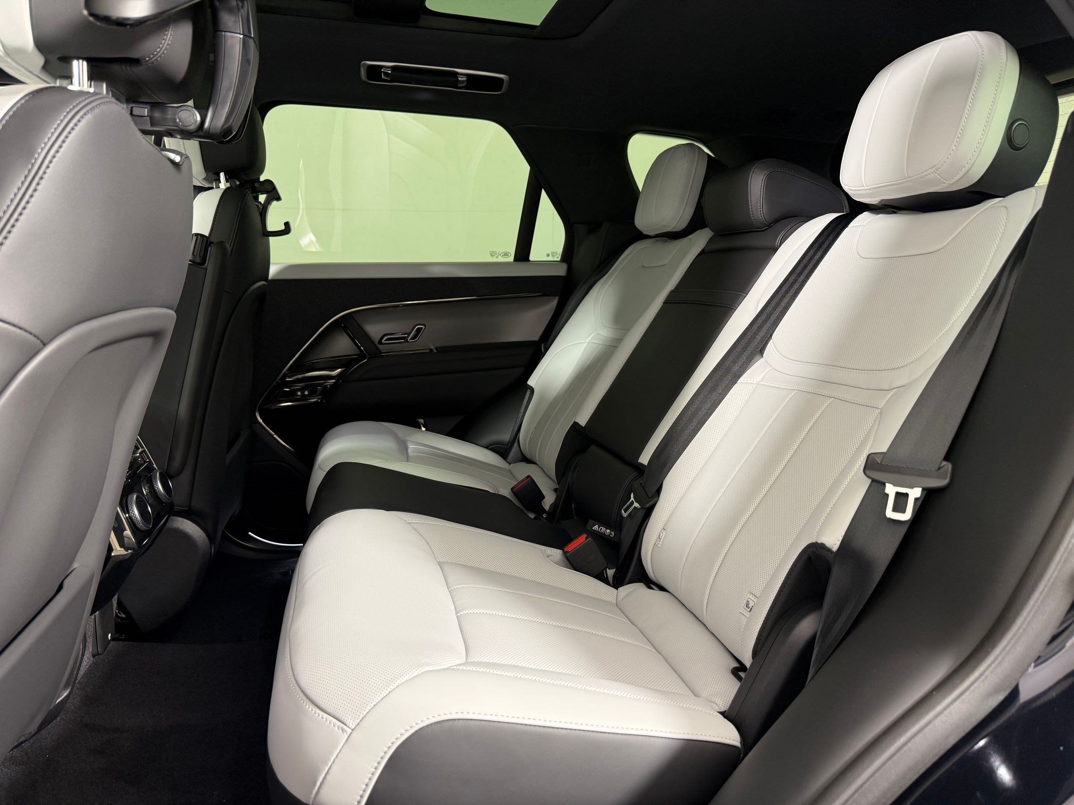 New 2026 Land Rover Range Rover Sport Dynamic SE AWD/4WD image 22
