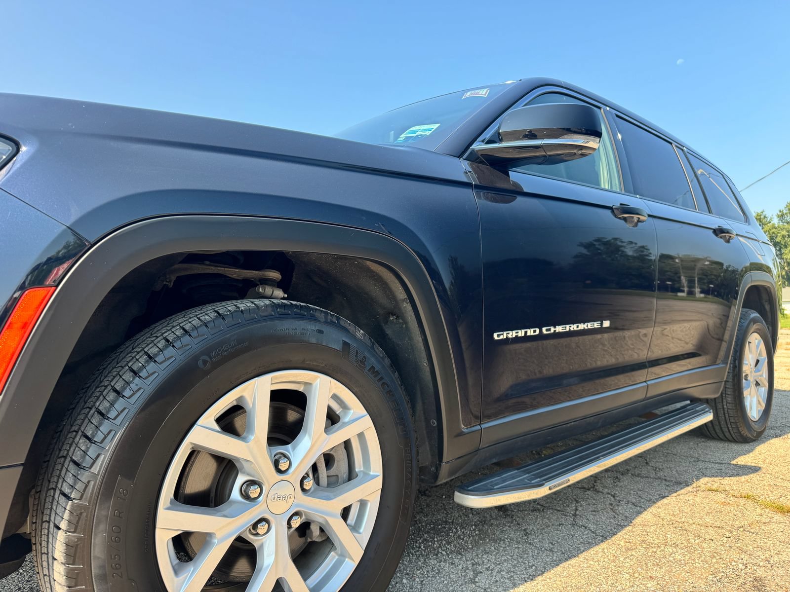 Used 2023 Jeep Grand Cherokee L Limited w/ Luxury Tech Group II AWD/4WD image 12
