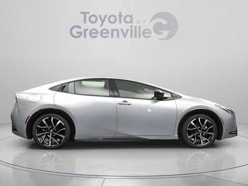 New 2025 Toyota Prius Plug-In Hybrid FWD image 15