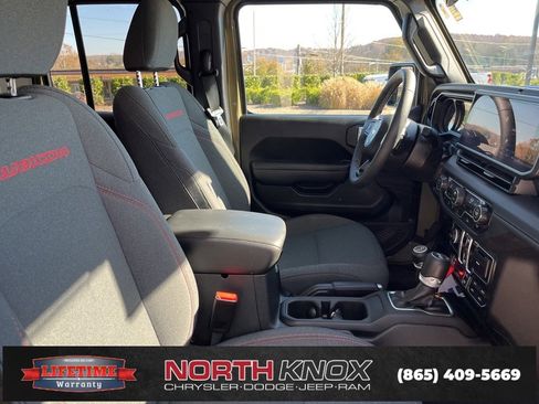 Used 2025 Jeep Wrangler Unlimited Rubicon image 25