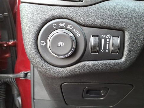 Used 2019 Jeep Cherokee Trailhawk w/ Cold Weather Group image 16