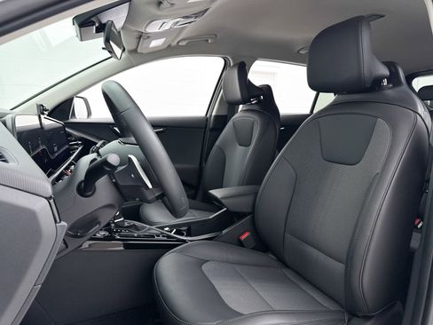 Used 2025 Kia Niro EX FWD image 19
