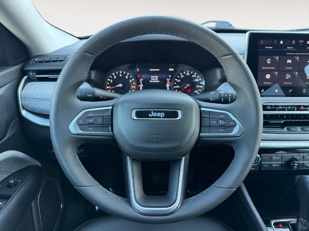 Used 2022 Jeep Compass Latitude FWD image 23