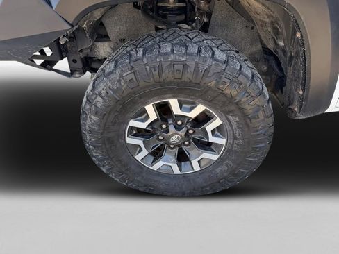 Used 2017 Toyota Tacoma TRD Off-Road w/ Tow Package image 34
