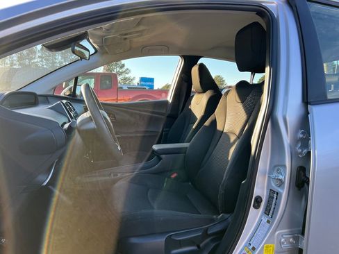 Used 2019 Toyota Prius L Eco image 10