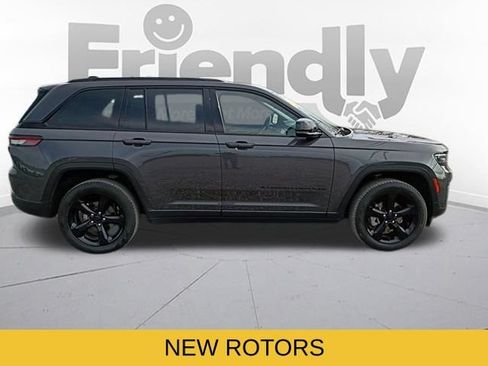 Used 2023 Jeep Grand Cherokee Limited w/ Black Appearance Package AWD/4WD image 5