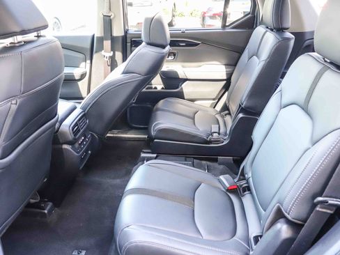 Certified 2025 Honda Pilot Touring image 21