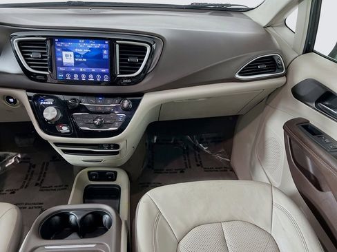 Used 2019 Chrysler Pacifica Touring-L w/ Advanced Safetytec Group image 24
