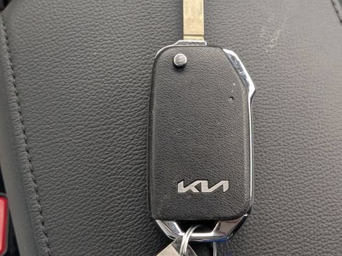 Certified 2025 Kia Soul LX w/ LX Technology Package FWD image 29